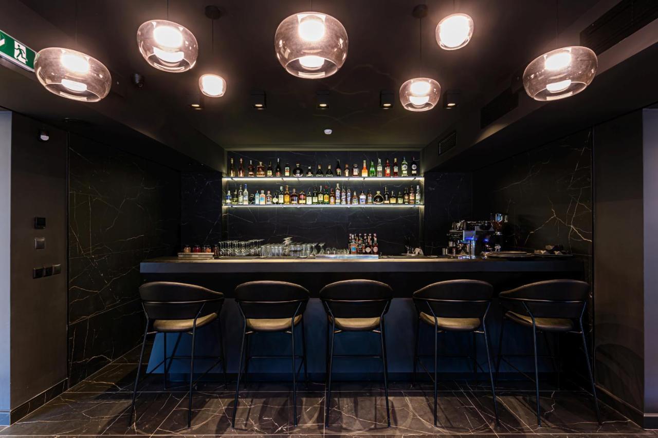 B The Hotel Сфынту-Георге Экстерьер фото