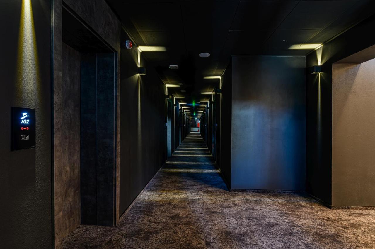 B The Hotel Сфынту-Георге Экстерьер фото